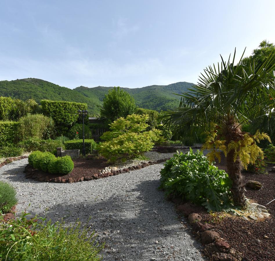 Hotel Et Appartements Les Platanes Thueyts Exterior foto