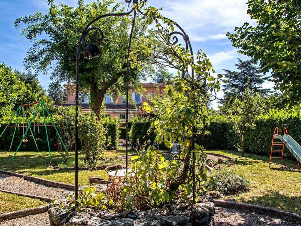 Hotel Et Appartements Les Platanes Thueyts Exterior foto
